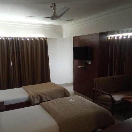 Hotel Apex Ахмедабад Экстерьер фото