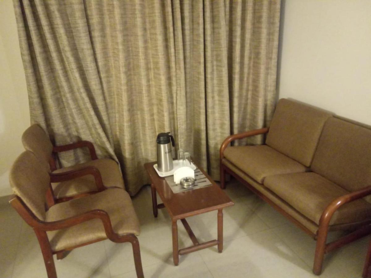 Hotel Apex Ахмедабад Экстерьер фото