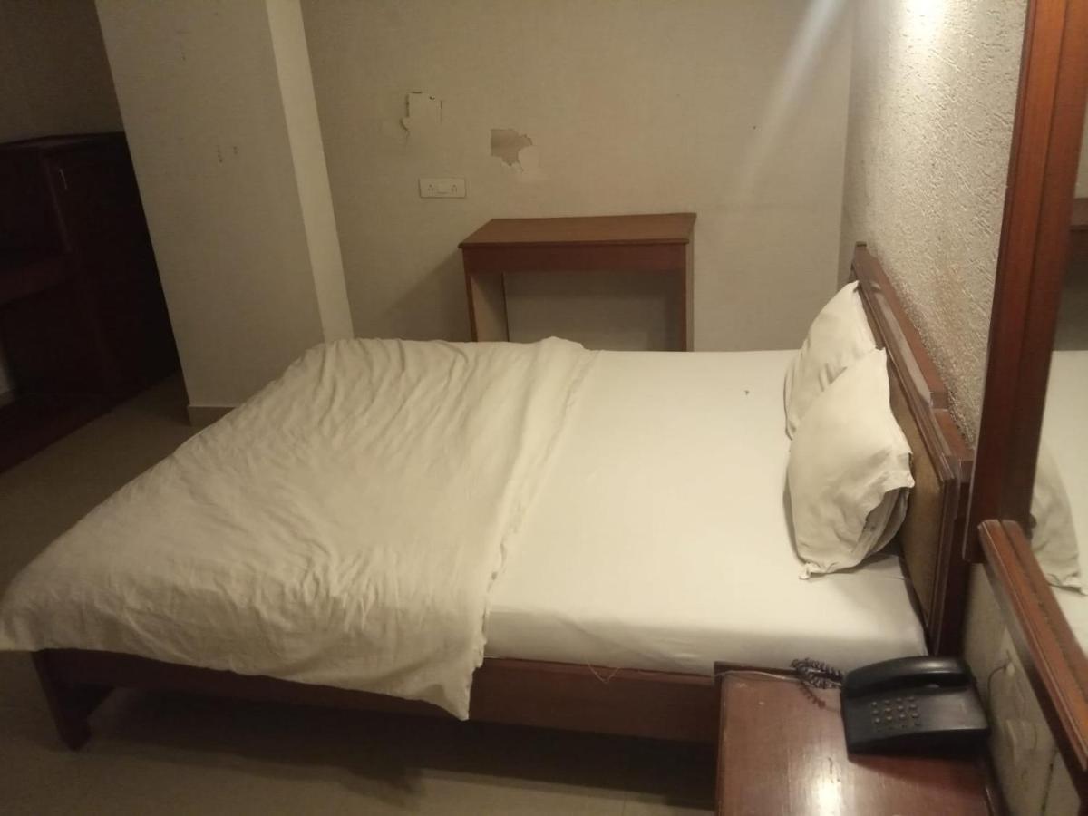Hotel Apex Ахмедабад Экстерьер фото